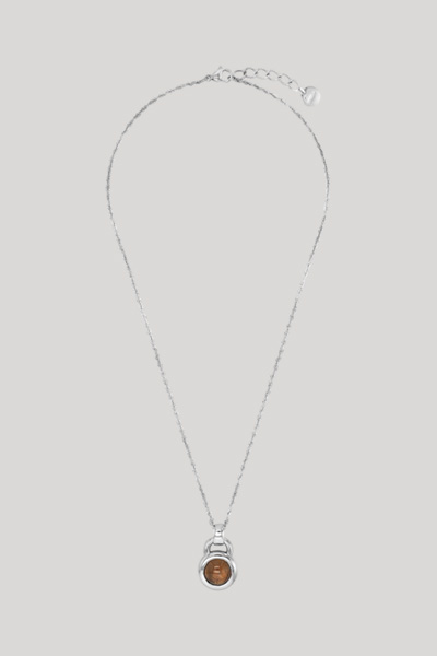 Leads to product detail page "Silver necklace with pendant"