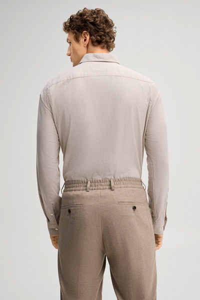 Leads to product detail page "Beige cotton shirt"