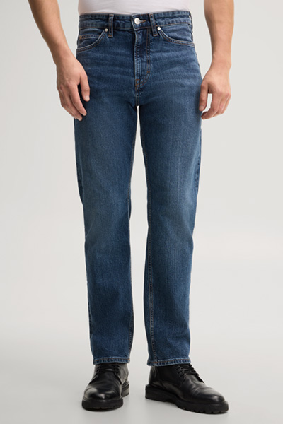 Leads to product detail page "Blue jeans"