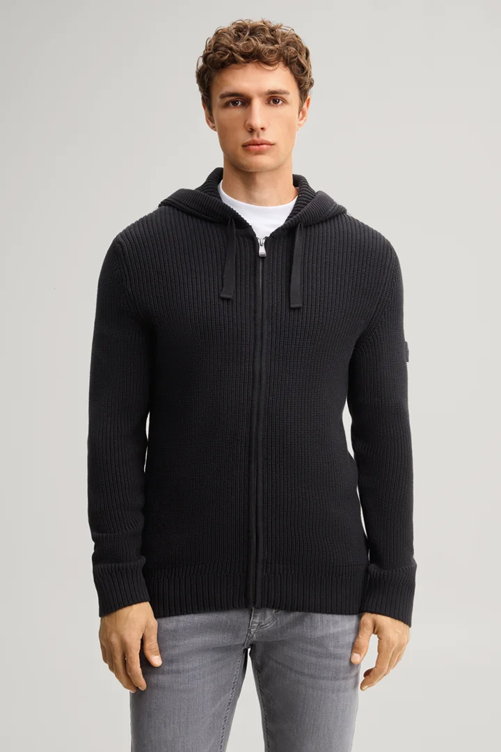 Leads to product detail page "Black hooded jumper"