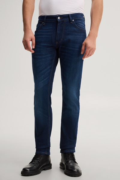 Leads to product detail page "Five-pocket stretch jeans in navy"