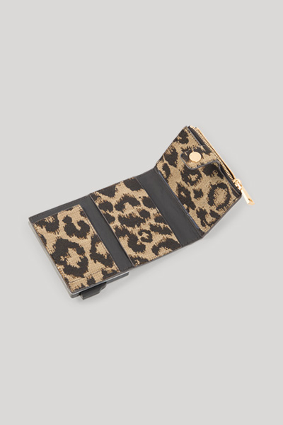 Leads to product detail page "Sicilia C-Four card case in dark brown"
