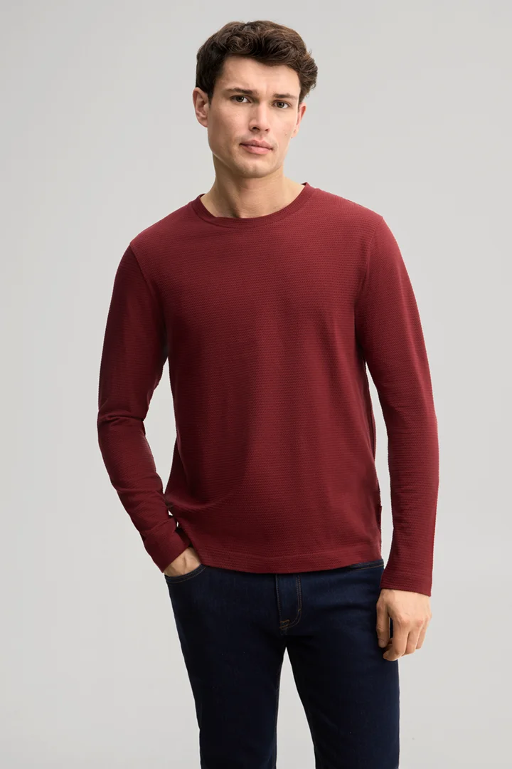 Leads to product detail page "Red cotton longsleeve top"