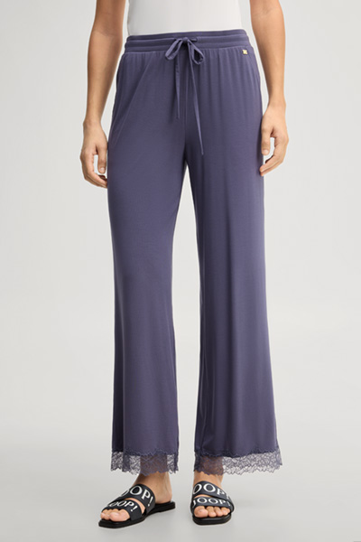 Leads to product detail page "Grey loungewear trousers"