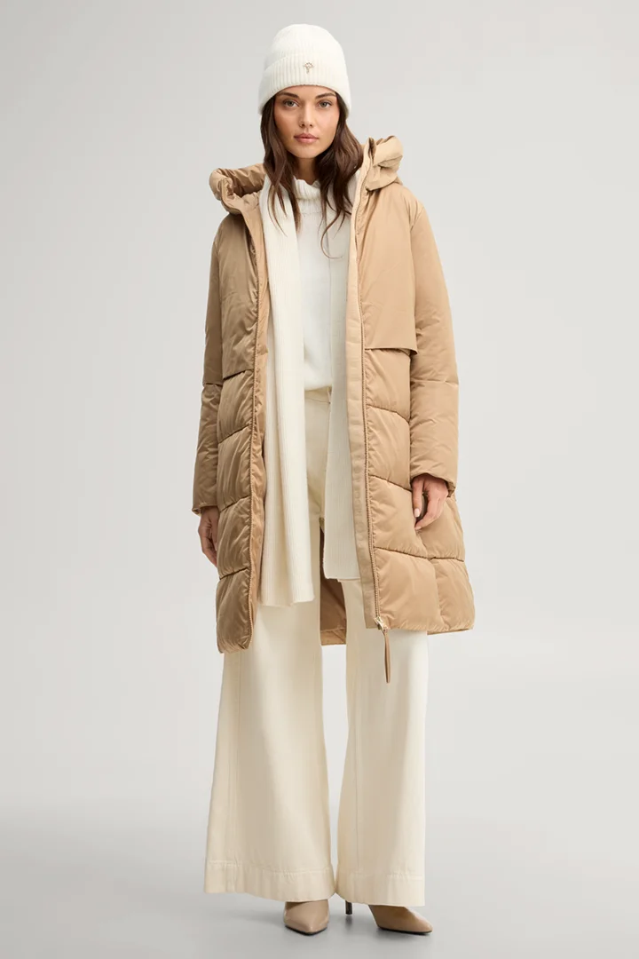 Leads to product detail page "Quilted coat in camel"