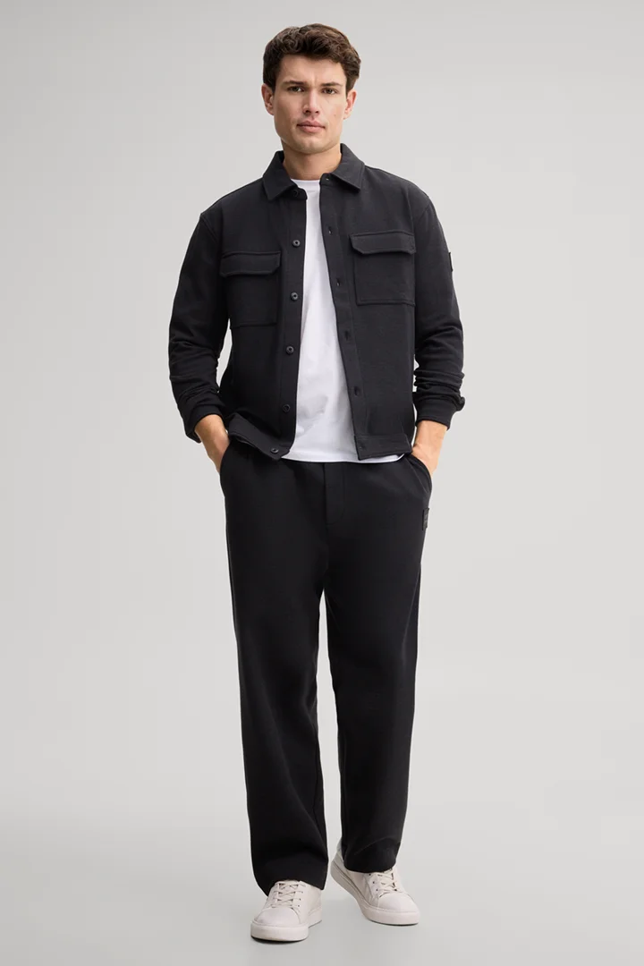 Leads to product detail page "Black overshirt"