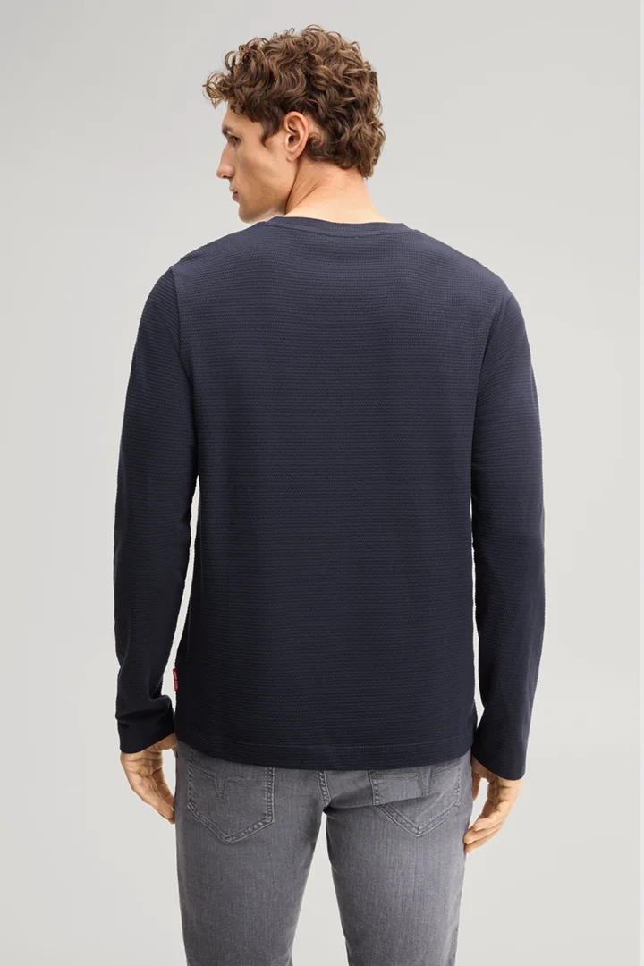 Führt zu Produktdetailseite „Longsleeve aus Baumwolle in Dunkelblau"