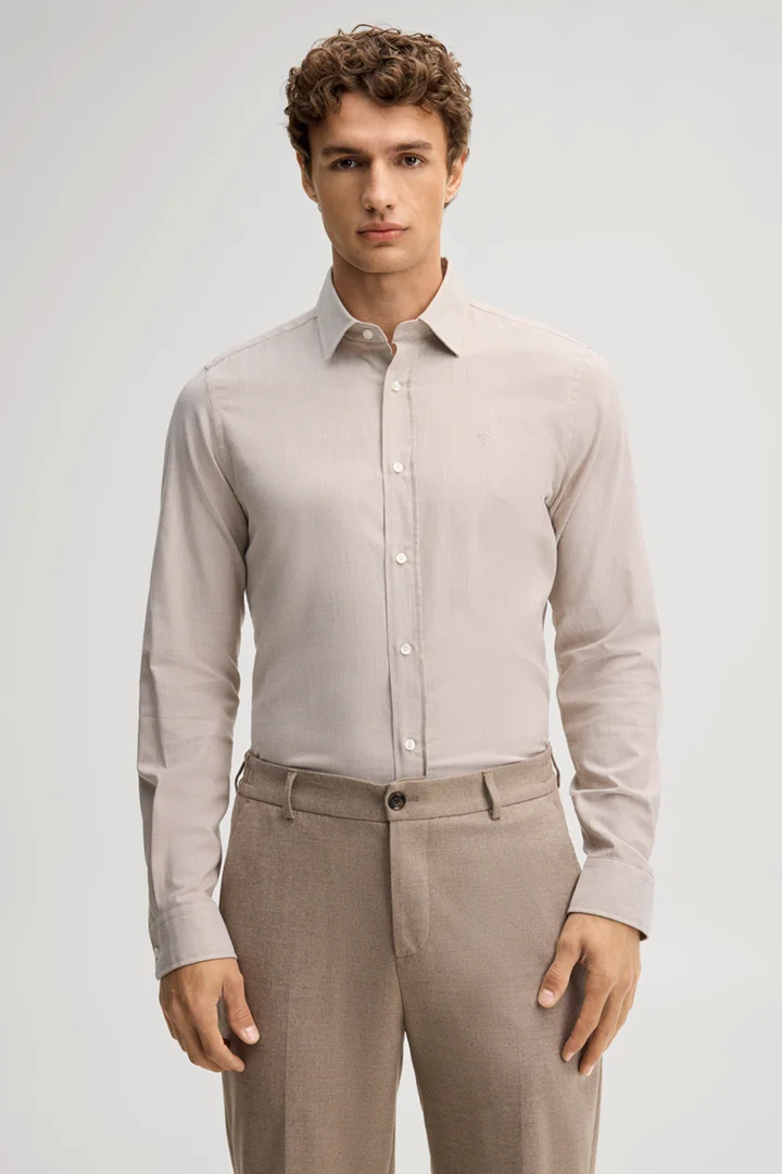 Leads to product detail page "Beige cotton shirt"