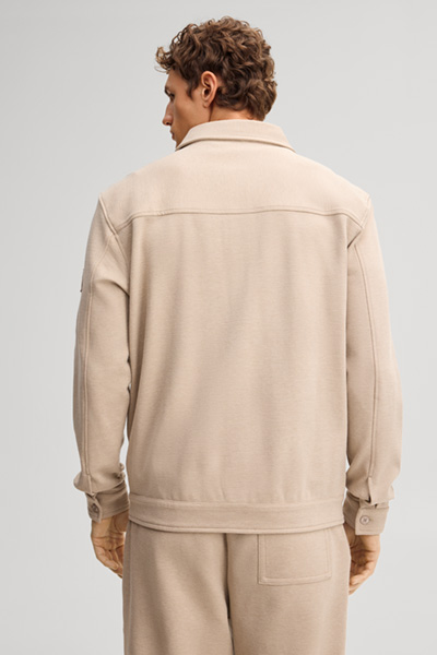 Leads to product detail page "Brown overshirt"