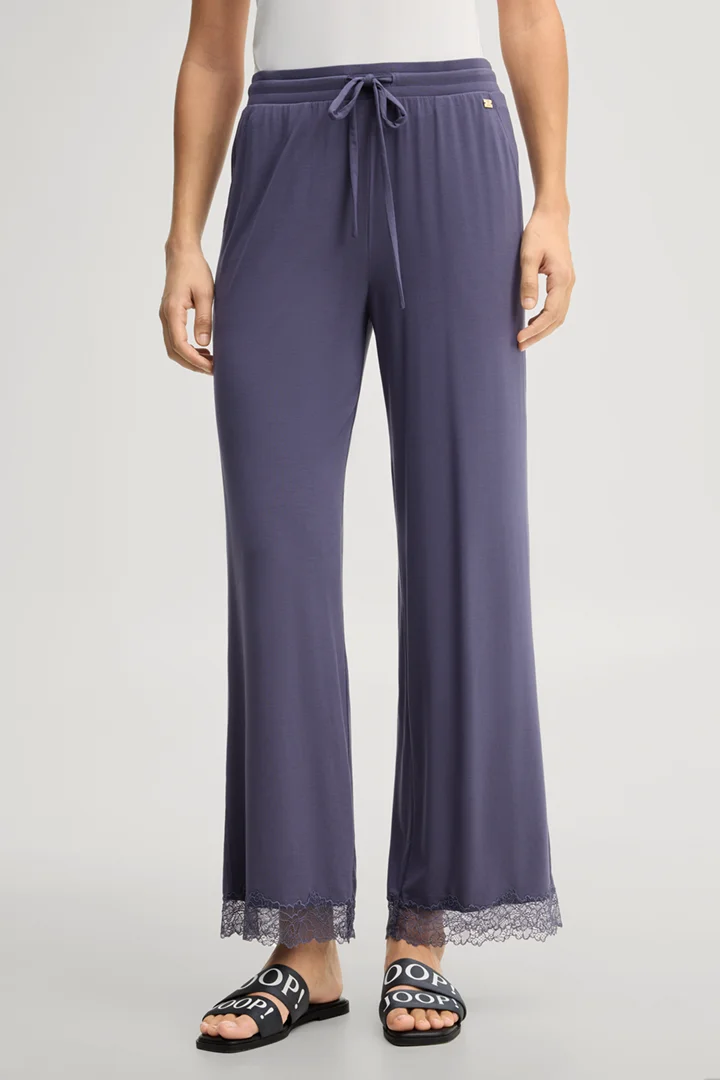 Leads to product detail page "Grey loungewear trousers"