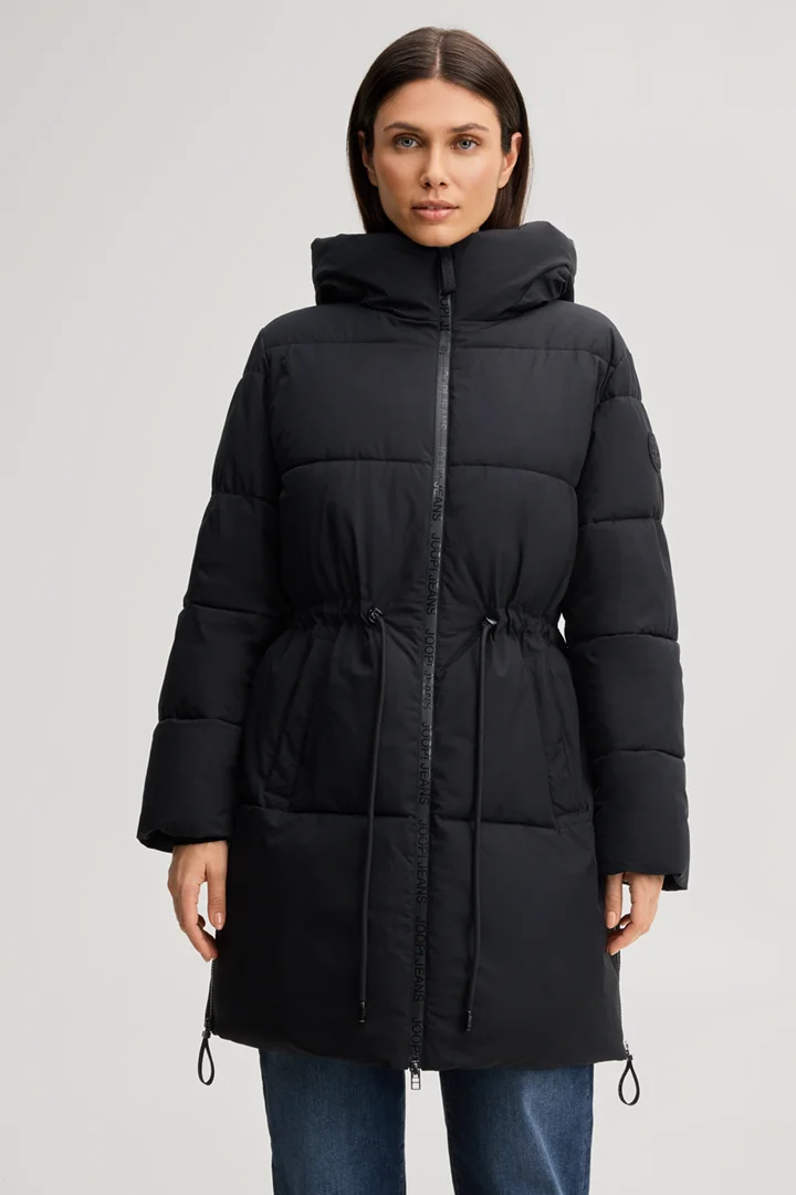Leads to product detail page "Black parka"