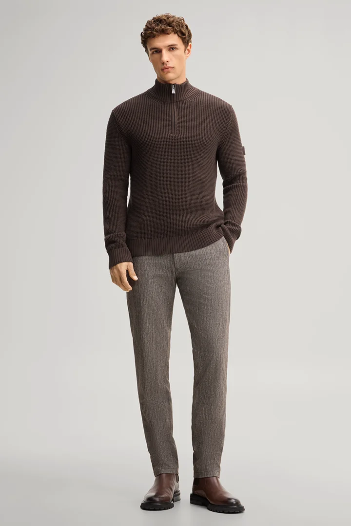 Leads to product detail page "In dark brown"