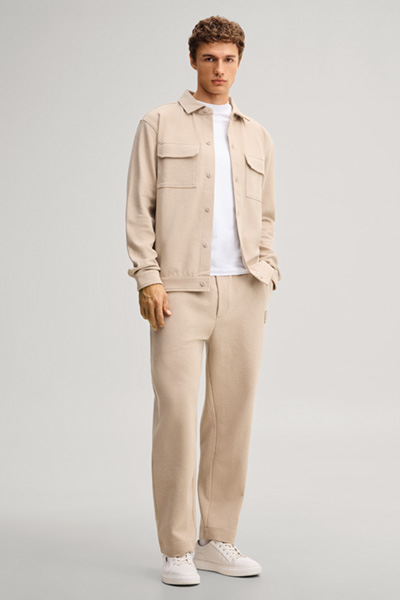 Leads to product detail page "Brown overshirt"
