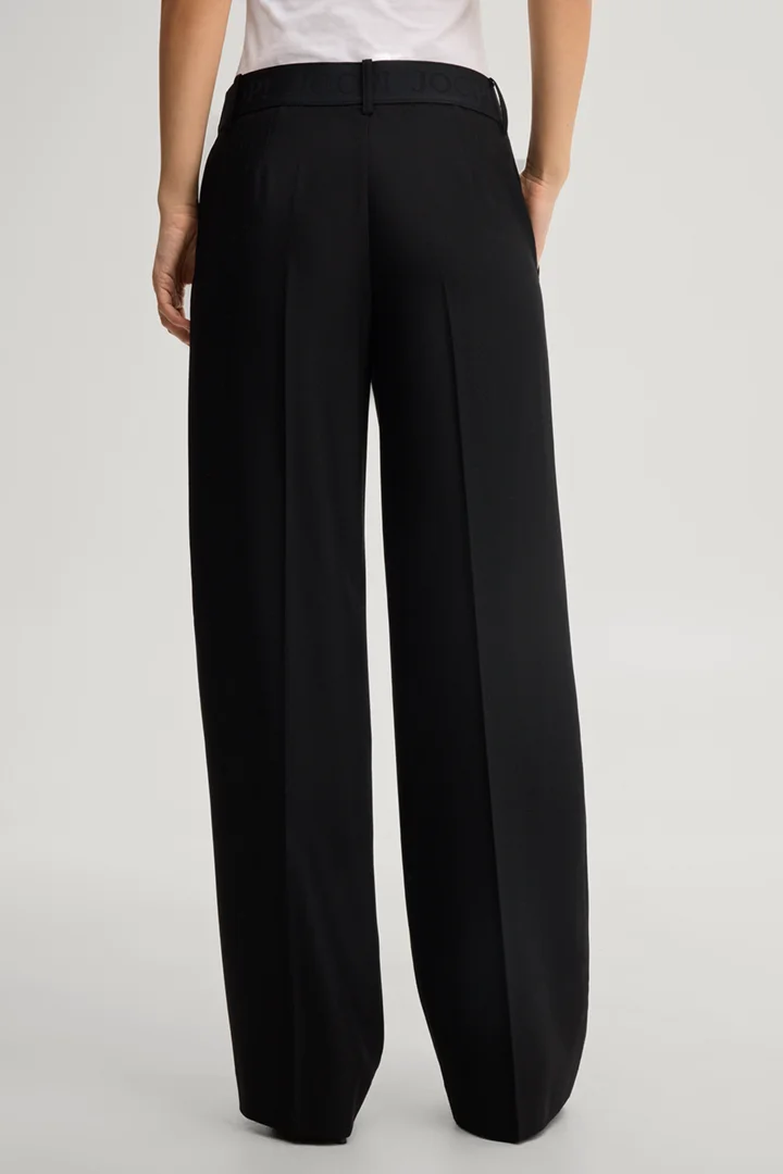 Leads to product detail page "Marlene trousers in black"