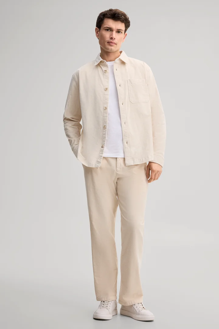 Führt zu Produktdetailseite „Cord-Overshirt in Offwhite"