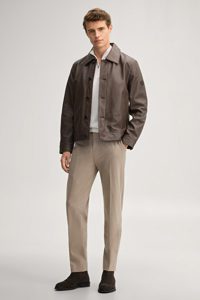 Leads to product detail page "Modular trousers in beige"