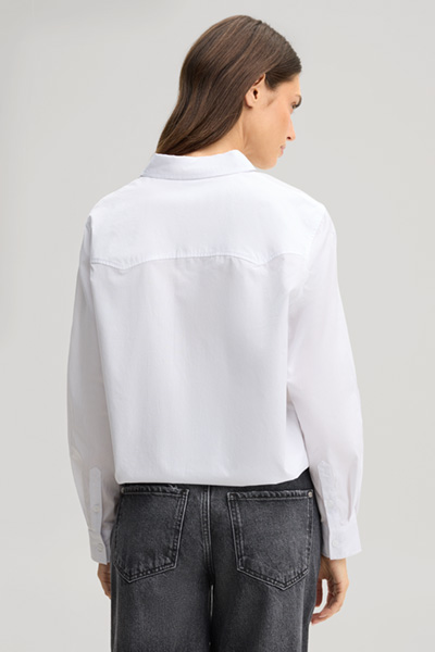 Leads to product detail page "White cotton shirt"