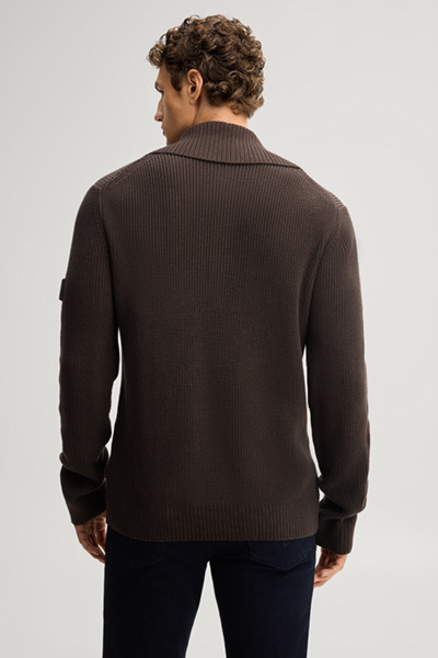 Leads to product detail page "Dark brown cotton jumper"