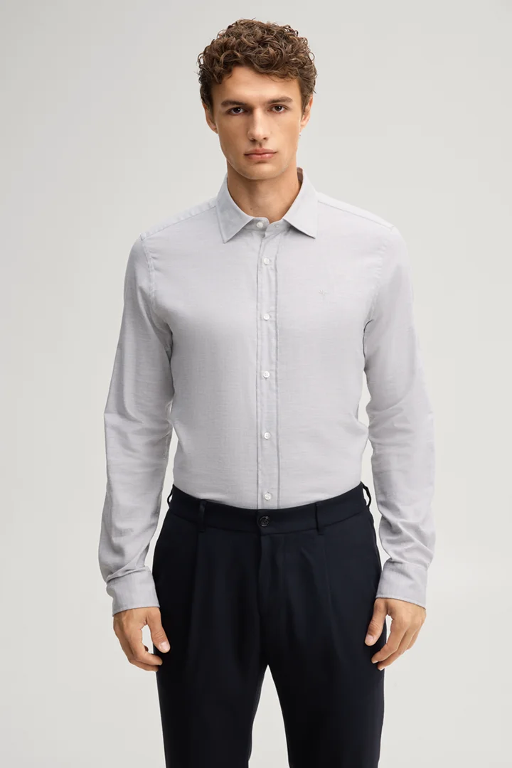 Leads to product detail page "Light grey cotton shirt"