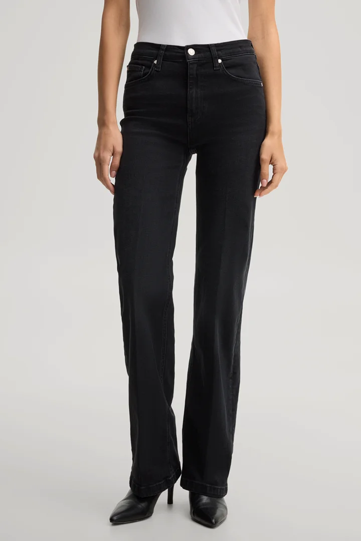 Führt zu Produktdetailseite „Bootcut jeans in dark grey"
