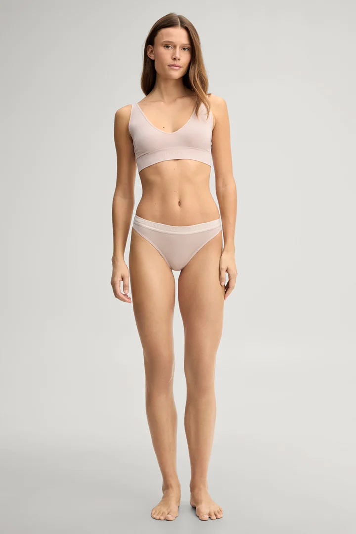 Leads to product detail page "Pack of 3 thongs in pale pink/blue/black"