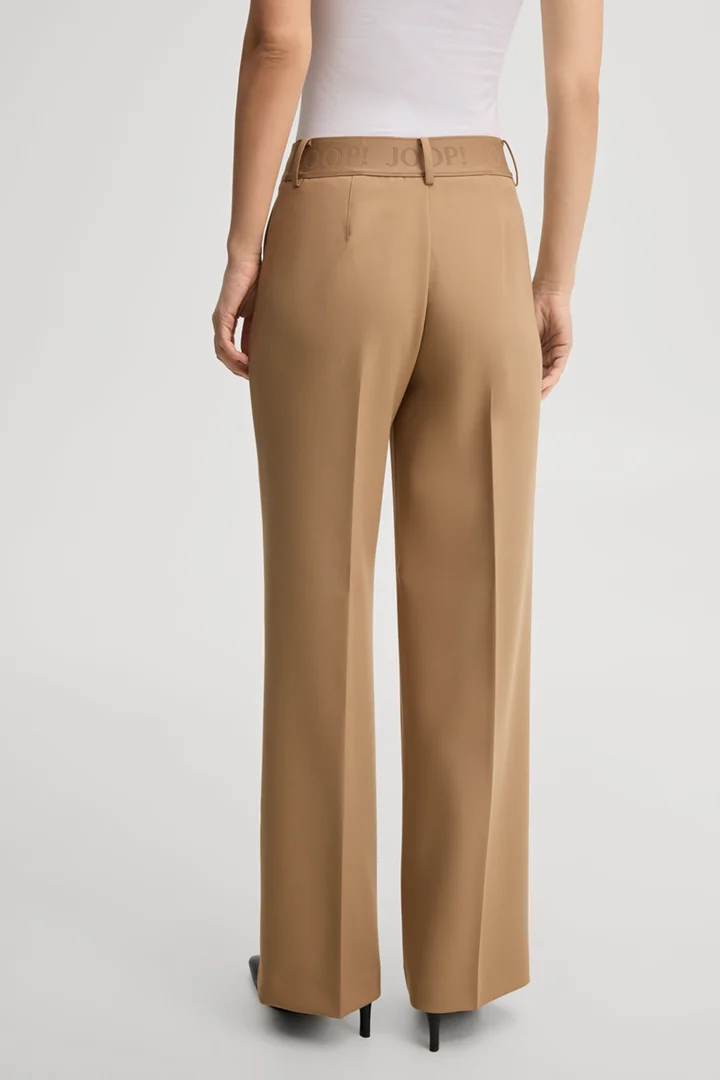 Führt zu Produktdetailseite „Marlene-Hose in Camel"