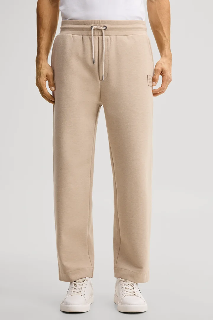 Leads to product detail page "Beige sweatpants"