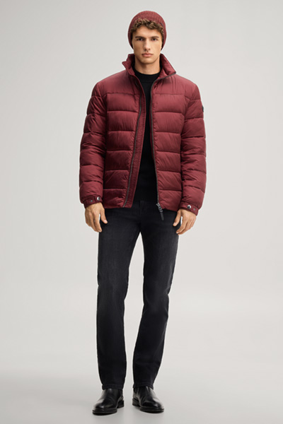 Leads to product detail page "Quilted jacket with a stand-up collar in burgundy"