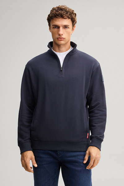 Leads to product detail page "Dark blue zip-up sweatshirt"