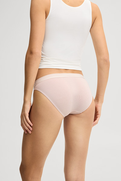 Leads to product detail page "Pack of 3 briefs in black, blue and pink"