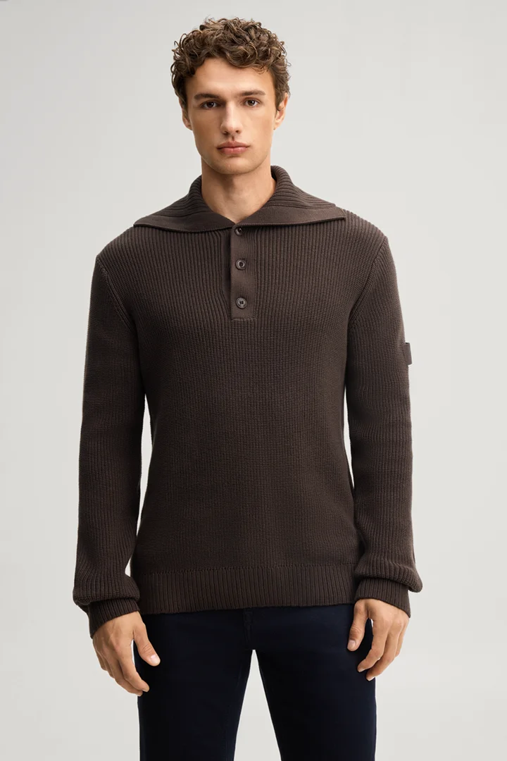 Leads to product detail page "Dark brown cotton jumper"