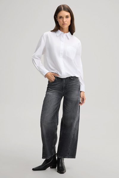 Leads to product detail page "White cotton shirt"