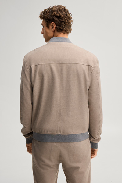 Leads to product detail page "Beige blouson with college-style collar"