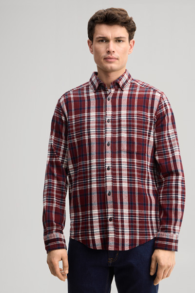 Leads to product detail page "Casual cotton shirt in a red checked pattern"