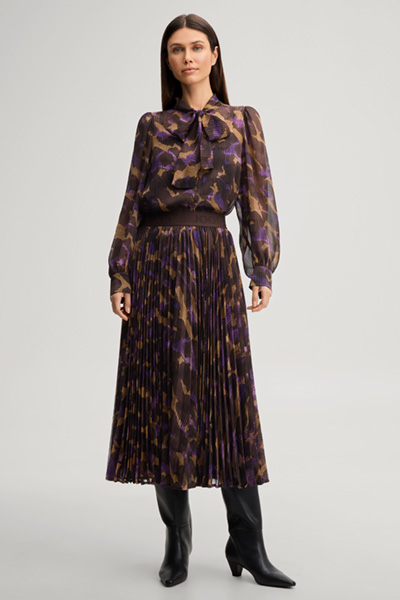 Leads to product detail page "Chiffon bow tie blouse in brown and purple"