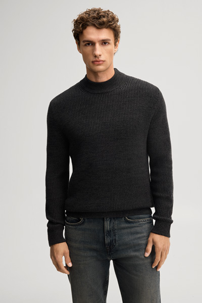 Leads to product detail page "Dark green jumper with a stand-up collar"