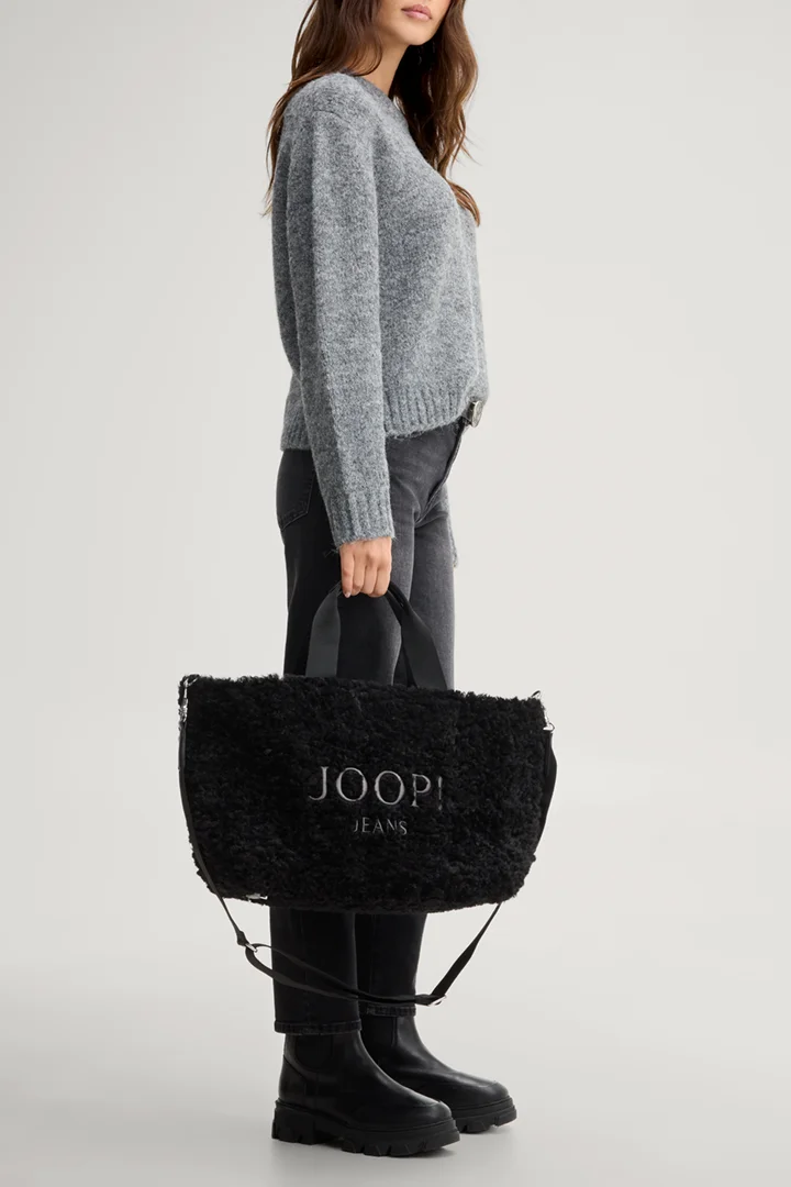 Leads to product detail page "Calduccio riccio yvette handbag in black"