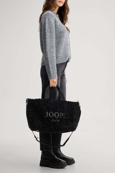 Leads to product detail page "Calduccio riccio yvette handbag in black"