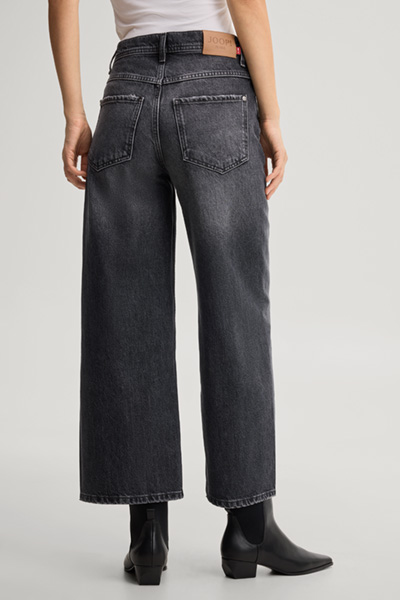 Führt zu Produktdetailseite „Wide Leg-Jeans in Dunkelgrau washed"
