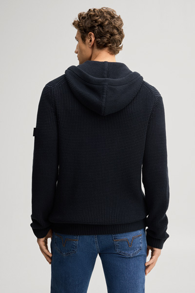 Leads to product detail page "Dark blue hooded jumper"
