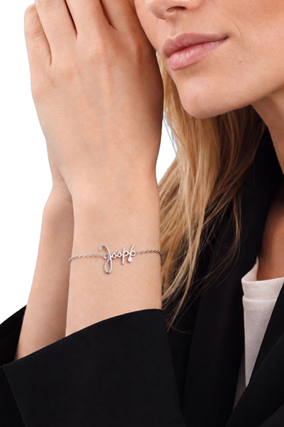 Leads to product detail page "Armband in Silber"