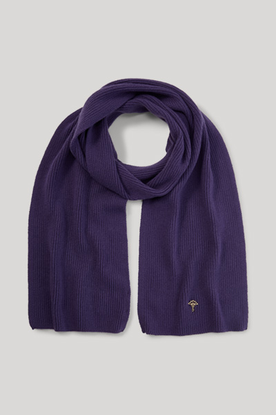 Leads to product detail page "Wool-blend set: hat and scarf in purple"