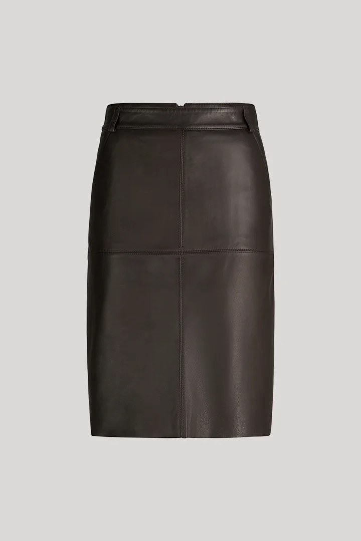 Leads to product detail page "Dark brown leather skirt"
