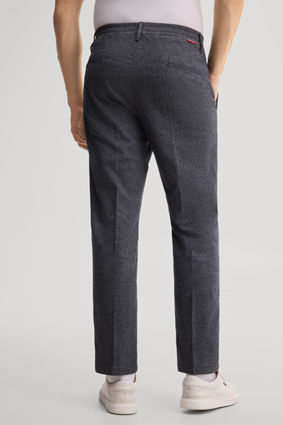 Führt zu Produktdetailseite „Bundfaltenhose aus Baumwollmix in Navy"