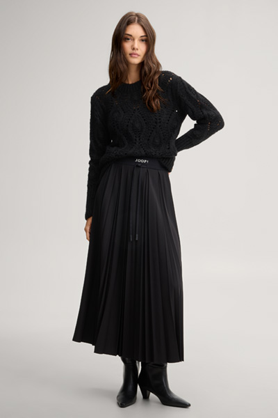 Leads to product detail page "Black flannel midi skirt"