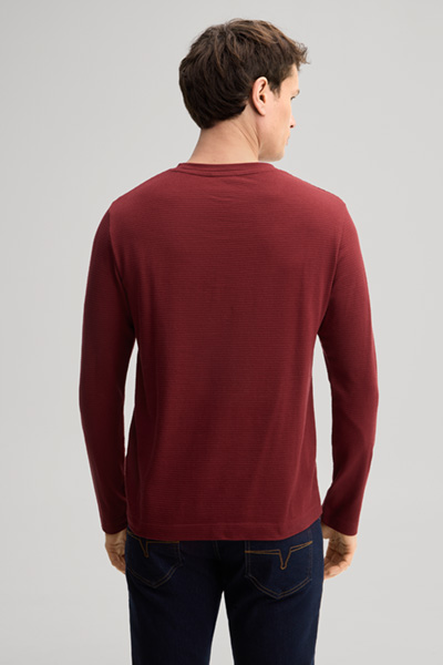 Leads to product detail page "Red cotton longsleeve top"