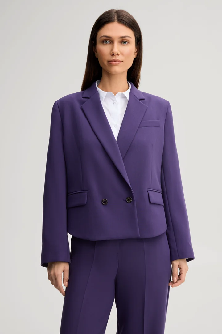 Leads to product detail page "Double-breasted blazer in purple"