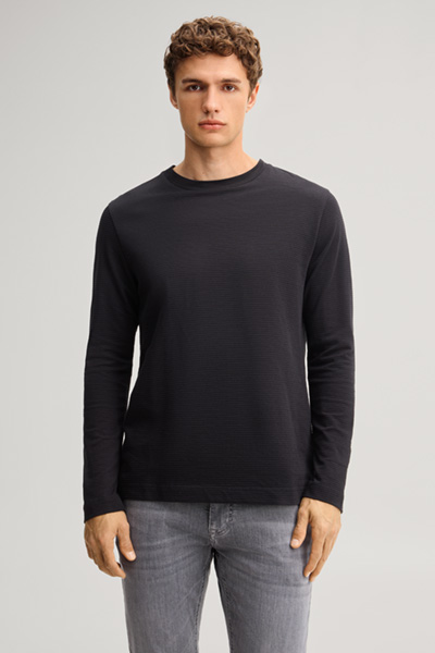 Leads to product detail page "Black cotton longsleeve top"