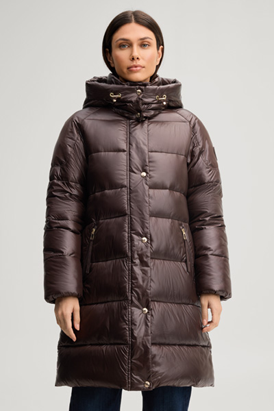 Leads to product detail page "Short quilted coat with hood in dark brown"
