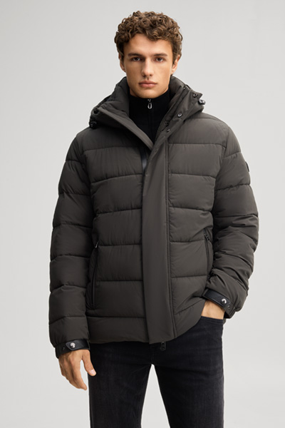 Leads to product detail page "Quilted jacket in dark green"